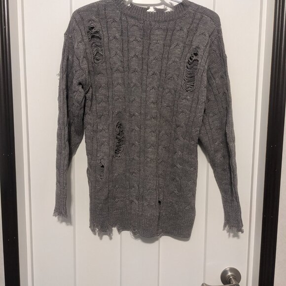 Distressed cable knit grey sweater - Picture 3 of 3